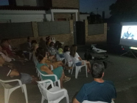 PROYECCI&Oacute;N DE DOCUMENTAL EZEQUIEL Y PRESENTACI&Oacute;N DE LA CAJA EN C/ MIRASIERRA